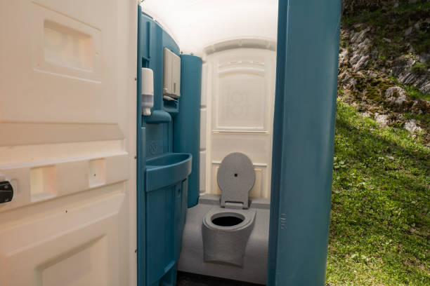 Best Porta potty delivery and setup  in Zionsville, IN